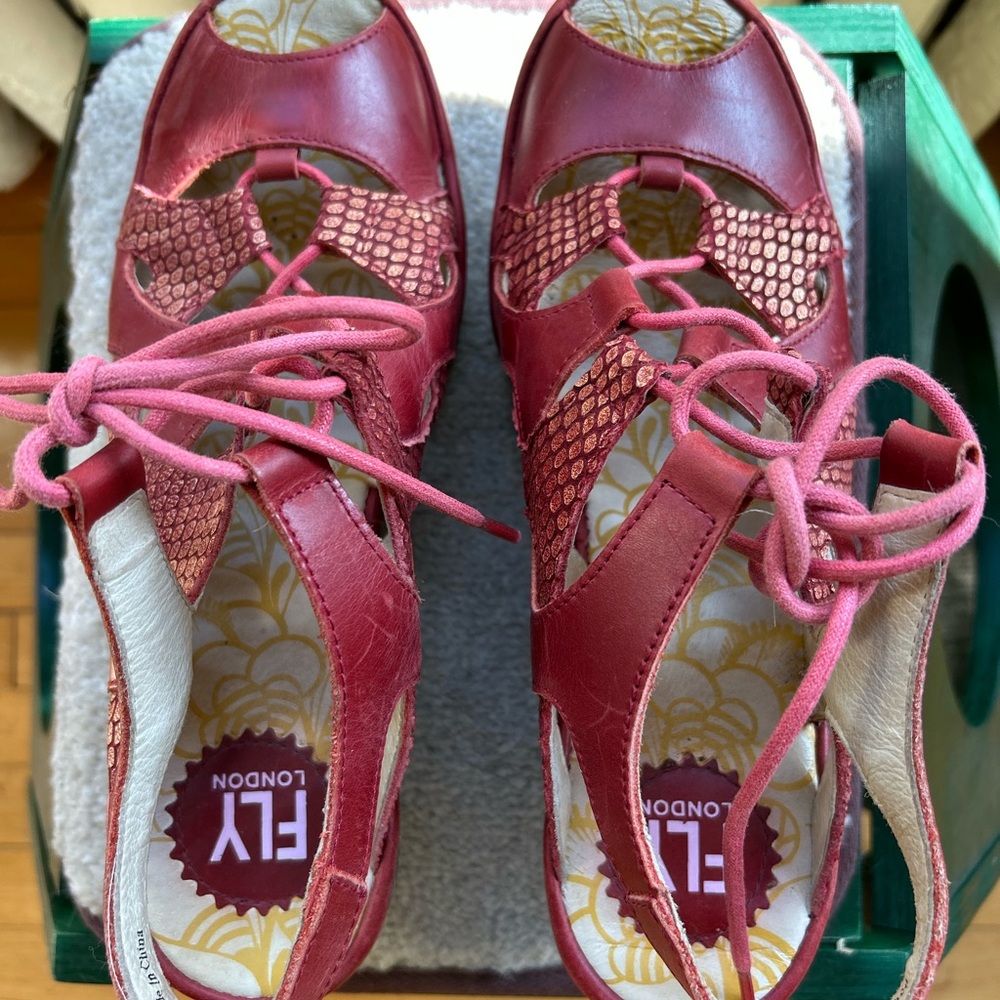 Stylish Red Wedge Sandals - Picture 4 of 5